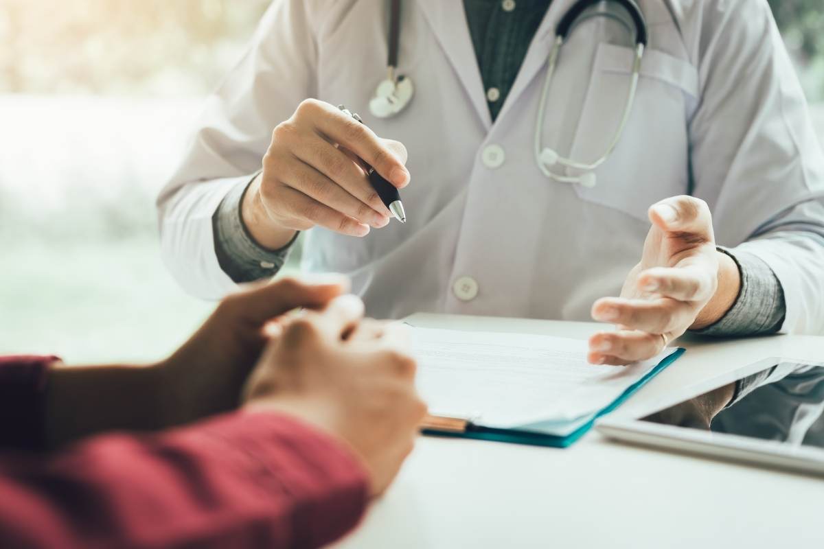 Quando consultar um médico para dor no joelho