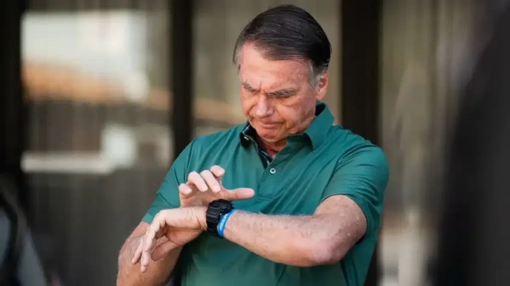 Boletim de Bolsonaro mostra piora com crise de soluços 1 Boletim de Bolsonaro mostra piora com crise de soluços